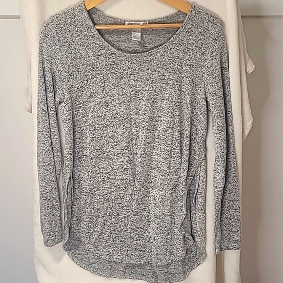 Item #20 Ladies Lightweight Longsleeve Athletic Top - Picture 1 of 3